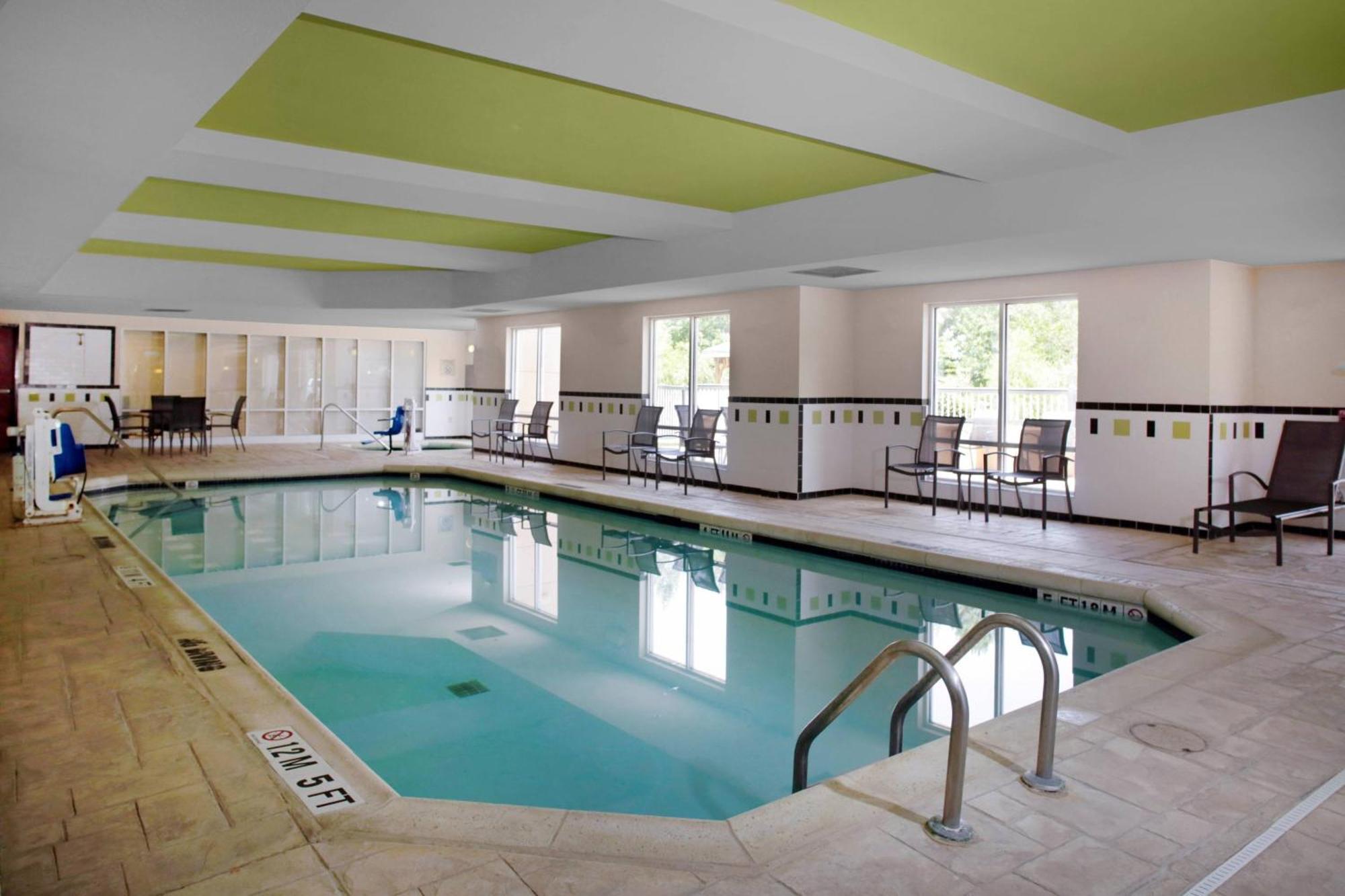 Fairfield Inn & Suites Милледжвилл Экстерьер фото