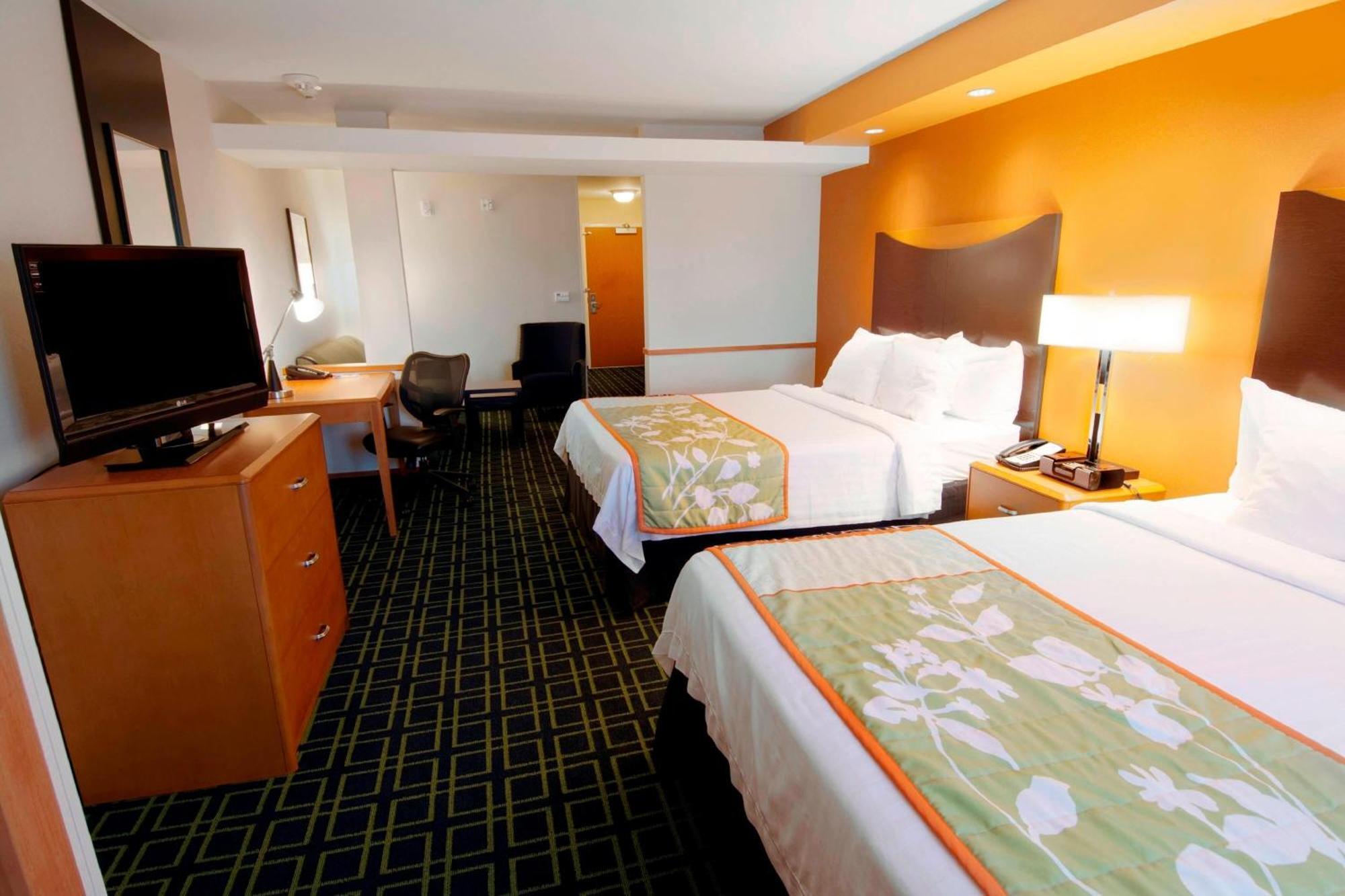 Fairfield Inn & Suites Милледжвилл Экстерьер фото