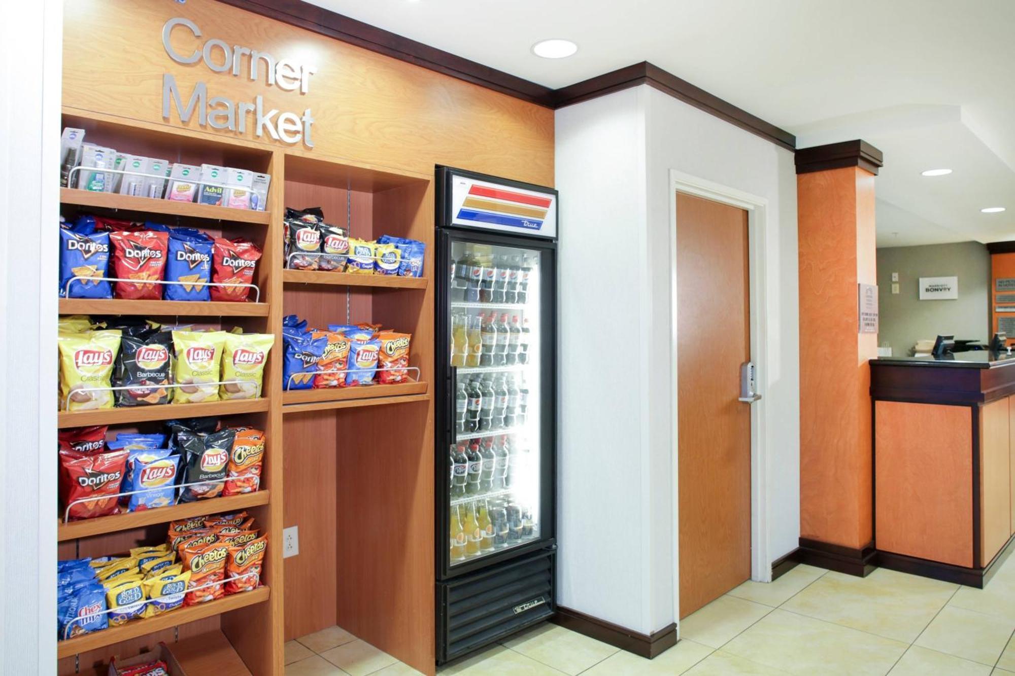 Fairfield Inn & Suites Милледжвилл Экстерьер фото